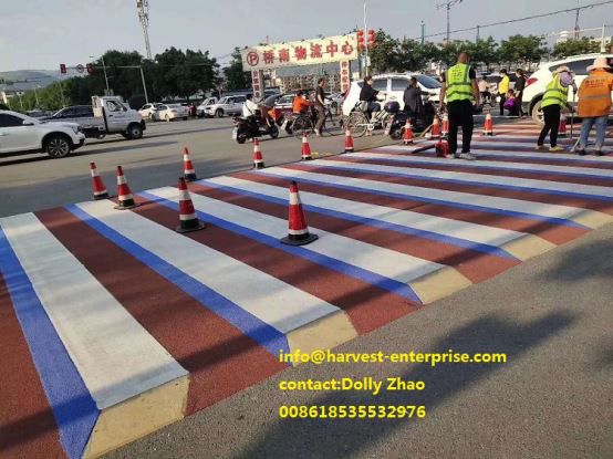 Bề mặt chống trơn trượt có màu ở ngã tư đường